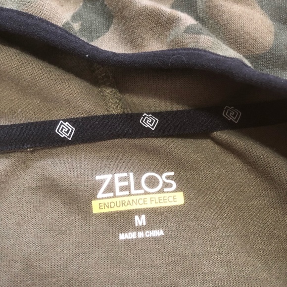 Men’s Fleece Camo/ Zipper Hoodie & Pants Set - Picture 2 of 6